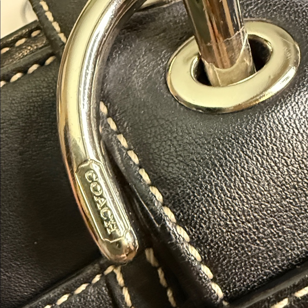 Coach Vintage Hampton Shoulder Bag w/matching Wristlet H0749-F10911 - Picture 13 of 16